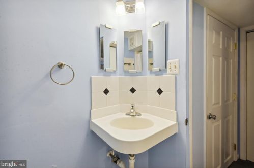 10316 Gainsborough Rd, Rockville MD 20854-4043 exterior