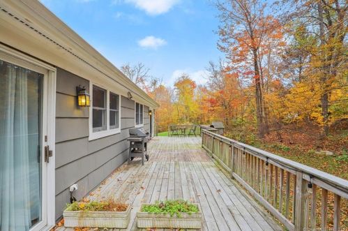 72 Regan Rd, Ridgefield CT  06877-1424 exterior