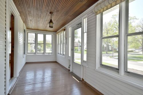 615 Saylor Ave, Elmhurst IL 60126-4305 exterior