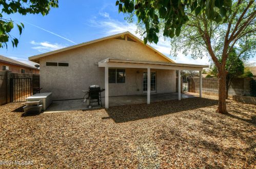 8660 Desert Dove Dr, Tucson AZ  85747-5147 exterior