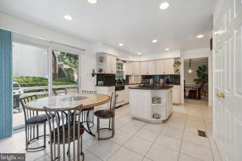 933 Willowleaf Way, Rockville MD 20854-2946 exterior