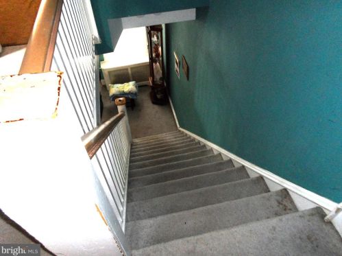 6147 Erdrick St, Philadelphia PA 19135-3516 exterior