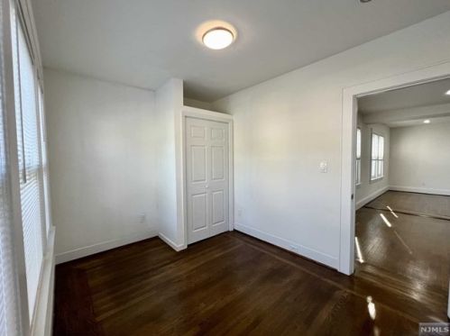 683 Ctr Ave, River Edge NJ 07661-2409 exterior