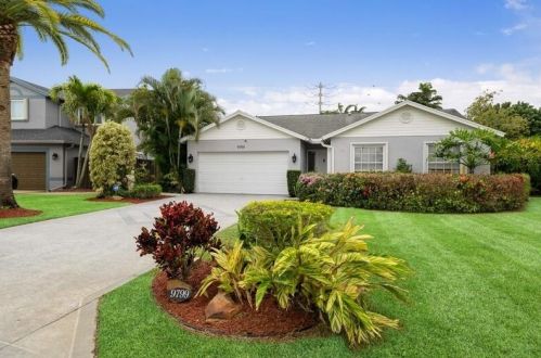 9799 Goldenrod Dr, Boynton Beach, FL 33437-3607