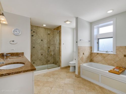 4103 Southport Ave, Chicago IL 60657-1437 exterior