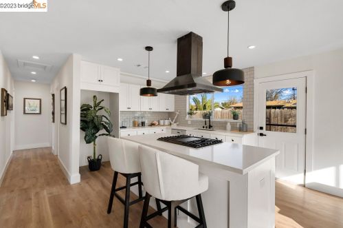 2796 Courtland Dr, Concord CA  94520-4720 exterior