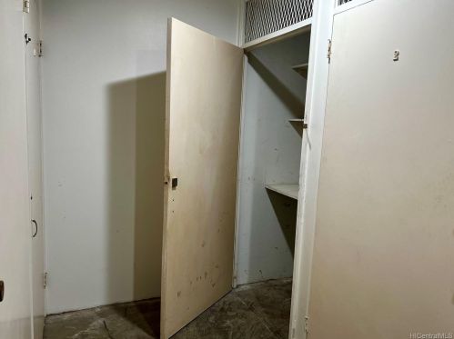 1670 Kalakaua Ave, Honolulu HI  96826-2451 exterior