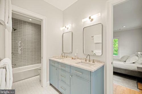 4511 Klingle St, Washington DC  20016-3580 exterior