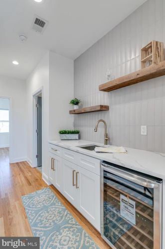 1009 Greenwich St, Philadelphia PA 19147-6409 exterior