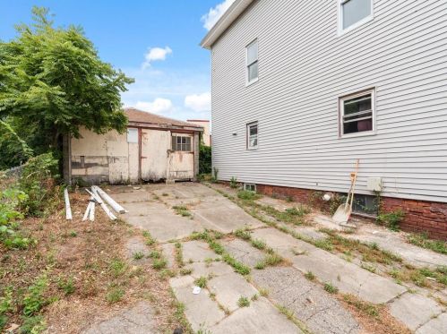 213 Pavilion Ave, Providence RI 02905-1621 exterior