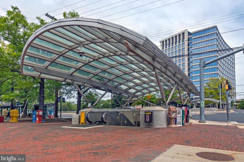 10260 Grosvenor Pl, Rockville MD 20852 exterior