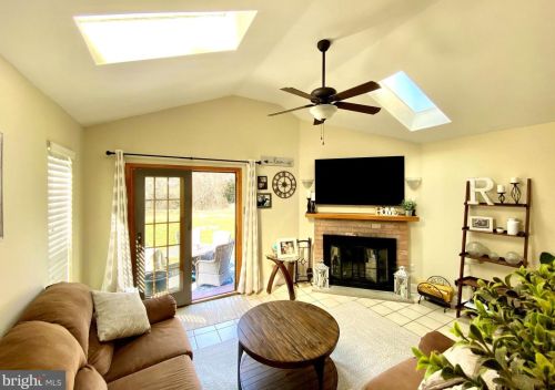 354 Scola Rd, Chester PA 19015-1417 exterior