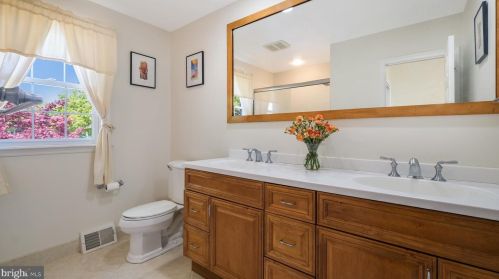 3653 Warfield Dr, Huntingdon Valley PA 19006-3423 exterior