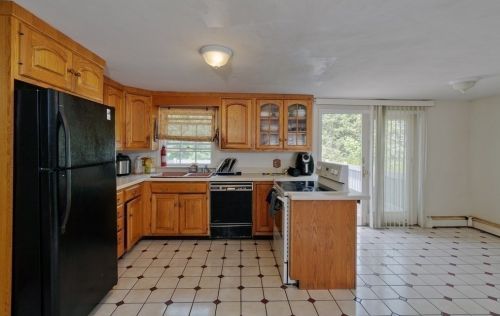 6 Clarence St, Worcester, MA 01605-1211