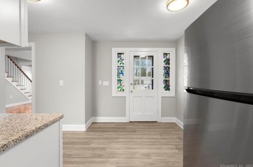 48 Clintonville Rd, North Haven CT 06473-2817 exterior