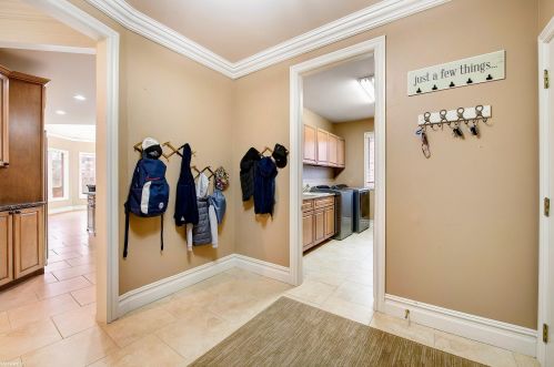 1140 Autumnview Dr, Rochester MI 48307-6060 exterior