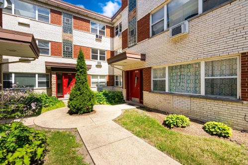 2652 Rascher Ave, Chicago IL  60625-3107 exterior