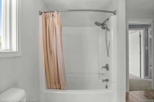 1787 Sashabaw Rd, Brandon MI  48462-9163 exterior