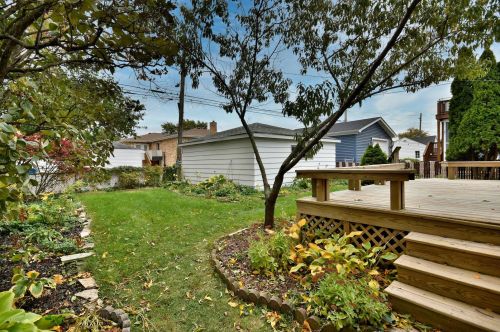 6909 Balmoral Ave, Chicago IL  60656-2007 exterior