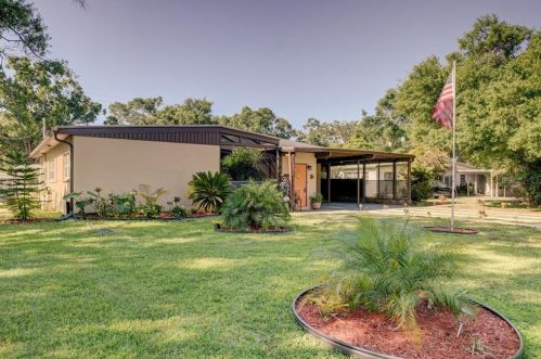 825 River Dr, Tampa, FL 33617-7839