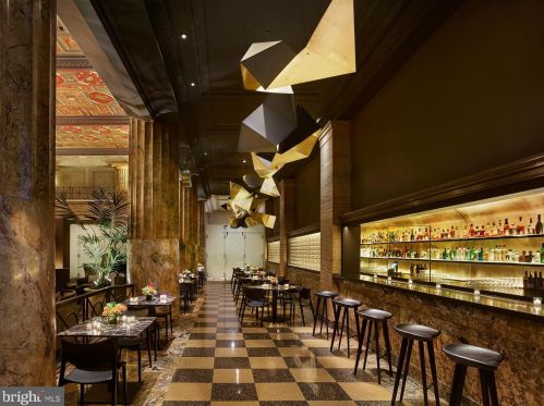 834 Chestnut St, Philadelphia PA 19107-5114 exterior