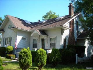 108 Fairmount Ave, Hackensack NJ  07601-3708 exterior