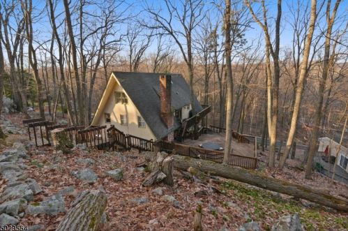 561 Shr Trl, Sparta NJ 07871-1208 exterior