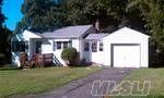 58 2nd St, Hauppauge, NY 11779-5354