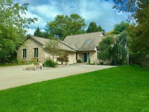 10440 Denton Creek Dr, Fenton, MI 48430-3517