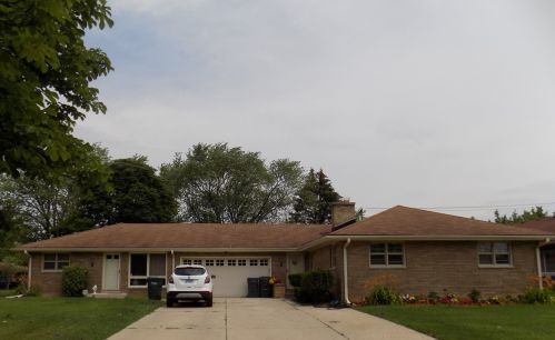 2406 Pearsall Pkwy, Waukegan, IL 60085-7033