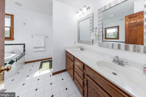 432 Labrador Trl, Harrison Township NJ 08062-3220 exterior