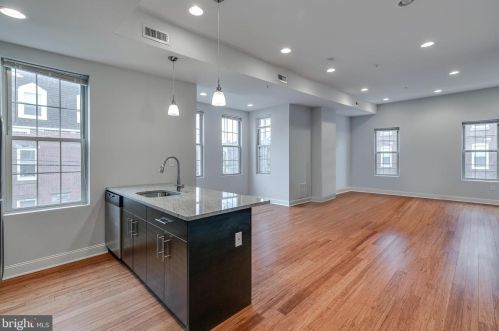 2401 Carpenter St, Philadelphia PA 19146-2418 exterior