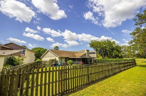 16155 Gardendale Dr, Tampa FL 33624-1132 exterior