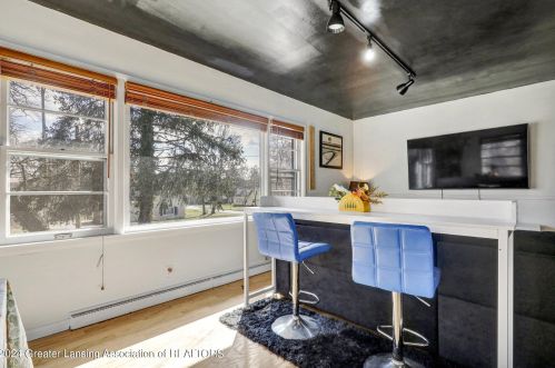 615 Burcham Dr, East Lansing MI 48823-2746 exterior