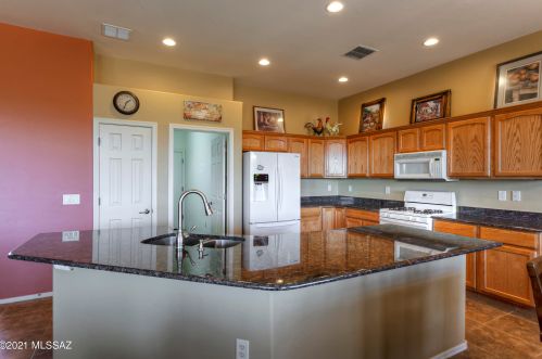 475 Calle Artistica, Green Valley AZ 85614-6160 exterior