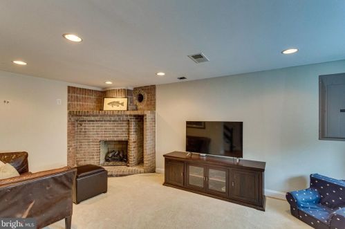 827 Royal St, Alexandria VA  22314-4340 exterior