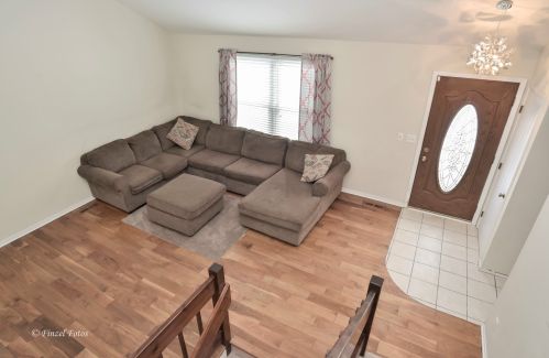 996 Hawthorne Dr, Bull Valley IL 60014-8393 exterior