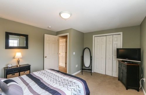 25 Gates Ave, Springfield MA 01118-2302 exterior