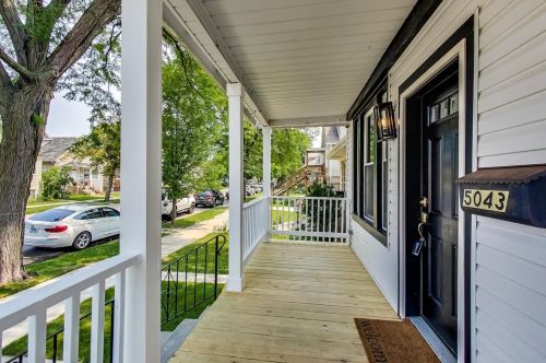 5043 Ainslie St, Chicago IL  60630-2302 exterior