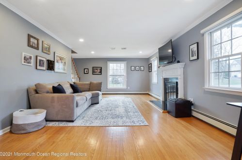 30 Cardinal Rd, Middletown NJ 07748-3262 exterior