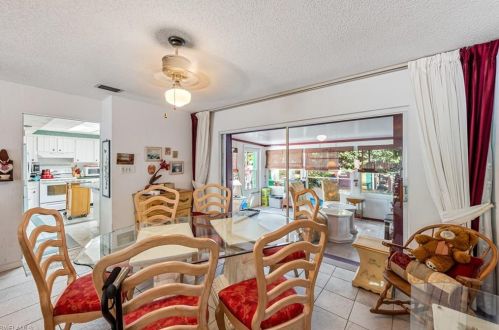 536 102 Ave, Naples FL 34108-3215 exterior