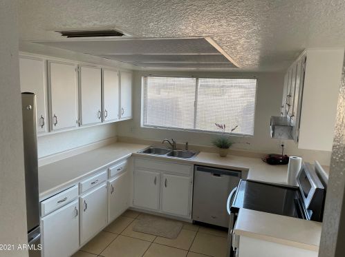 8224 33rd Ave, Phoenix AZ 85017-2303 exterior