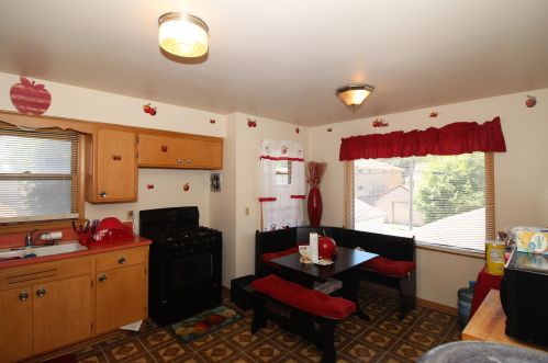 3627 63rd St, Milwaukee, WI 53220-1327