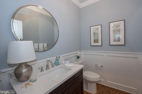 323 Abbey Rd, Berwyn PA 19312-1830 exterior