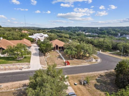 719 Silent Holw, San Antonio TX 78260-6276 exterior