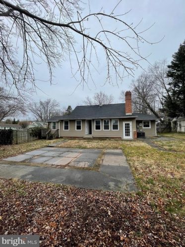 1601 Marshall Ave, Rockville MD  20851-1454 exterior