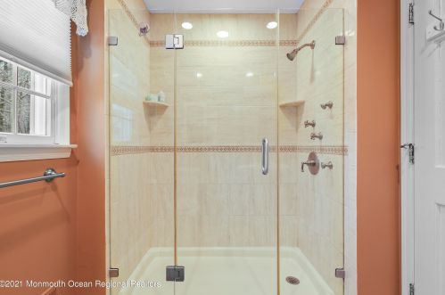 14 Burdge Dr, Middletown NJ 07748-1860 exterior