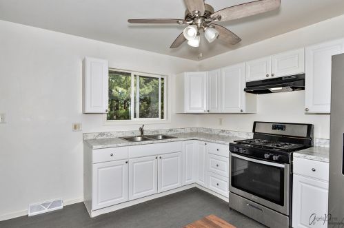 3202 Meadow Ln, Bull Valley IL 60097-8533 exterior