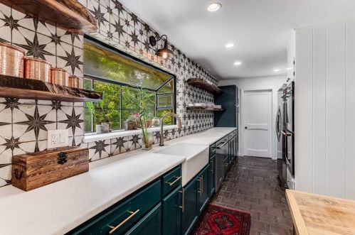 7105 Brandon Mill Rd, Atlanta GA  30328-1922 exterior