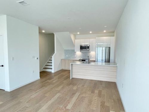 136 Burrows St, Pittsburgh PA  15213-2457 exterior